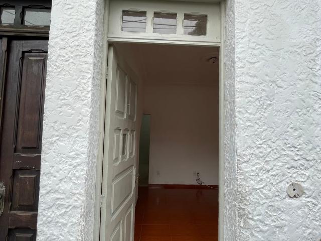 Casa para Aluguel com 2 quartos, 60 m² por R$ 1.200
