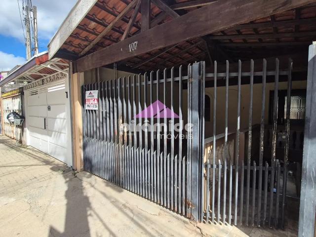 Casa para Aluguel com 2 quartos, 60 m² por R$ 1.200