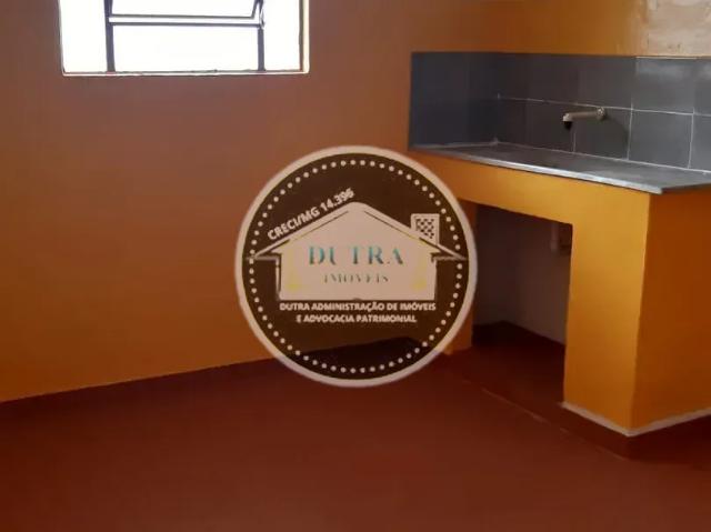 Casa para Aluguel com 2 quartos, 70 m² por R$ 900