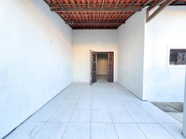 Casa para Aluguel com 2 quartos, 72 m² por R$ 1.500