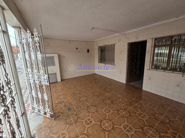 Casa para Aluguel com 2 quartos, 84 m² por R$ 1.700