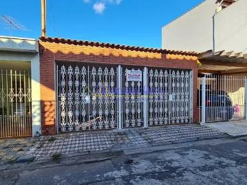 Casa para Aluguel com 2 quartos, 84 m² por R$ 1.700
