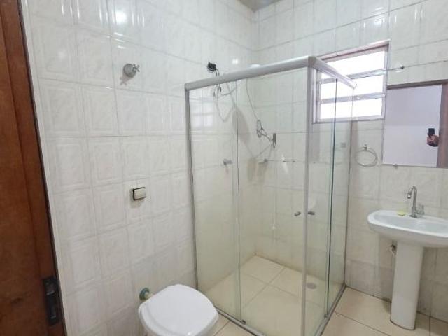 Casa para Aluguel com 2 quartos, 85 m² por R$ 2.000