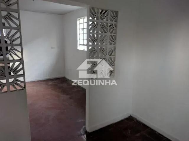Casa para Aluguel com 2 quartos, 80 m² por R$ 1.500