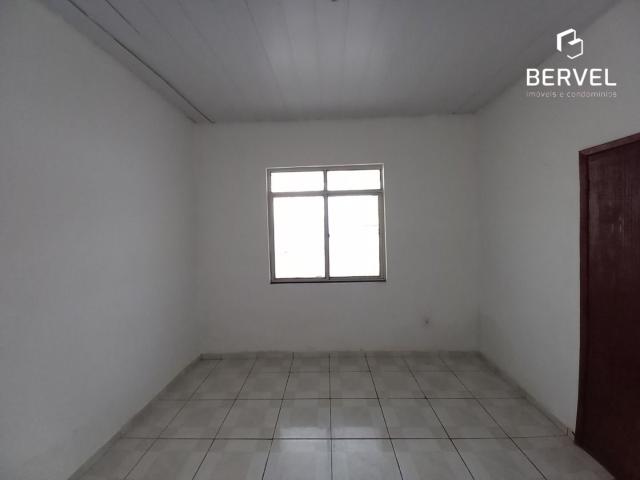 Casa para Aluguel com 2 quartos, 80 m² por R$ 1.000