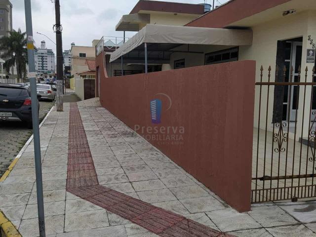 Casa para Aluguel com 2 quartos, 80 m² por R$ 5.555
