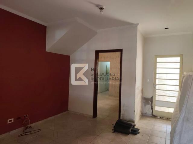 Casa para Aluguel com 2 quartos, 90 m² por R$ 3.000