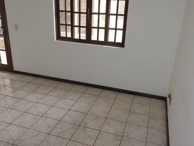 Casa para Aluguel com 2 quartos, 90 m² por R$ 1.800