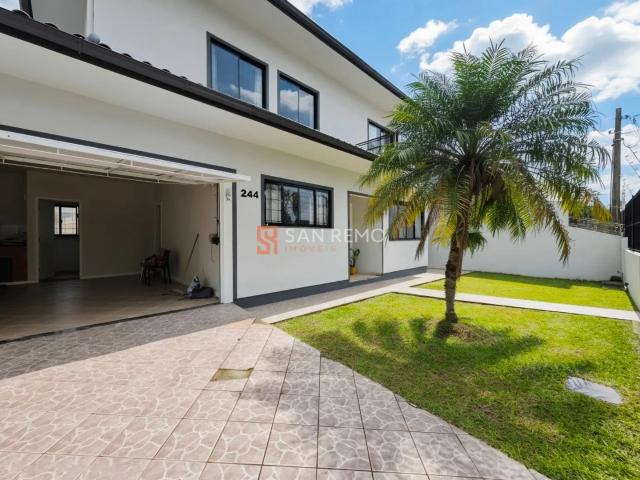 Casa para aluguel com 4 quartos, em Coqueiros com 160 m²