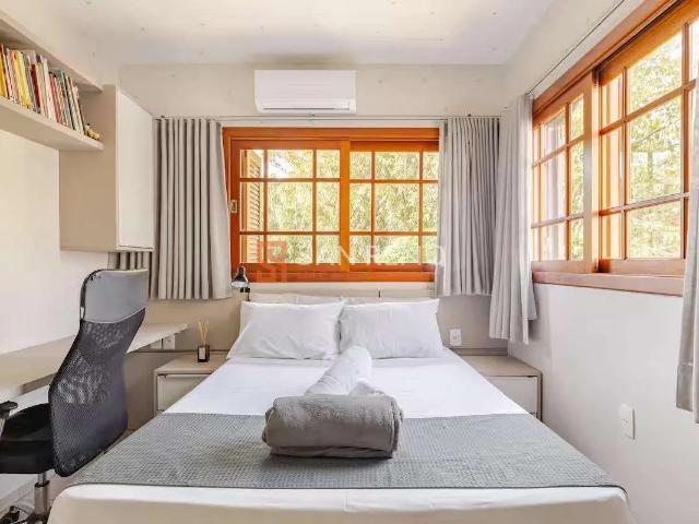 Casa para aluguel com 4 quartos, em Rio Tavares com 250 m²