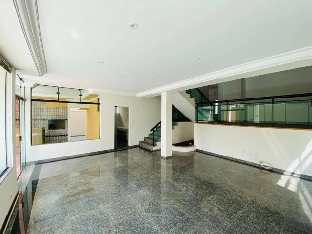 Casa para Aluguel com 4 quartos por R$ 8.500