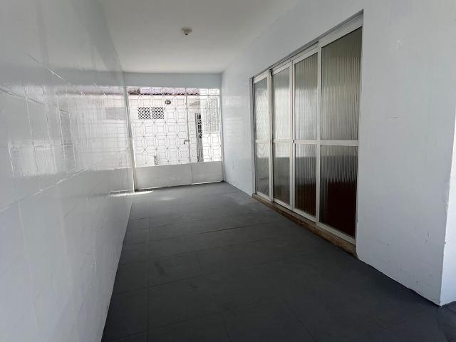 Casa para Aluguel com 4 quartos, 150 m² por R$ 2.300