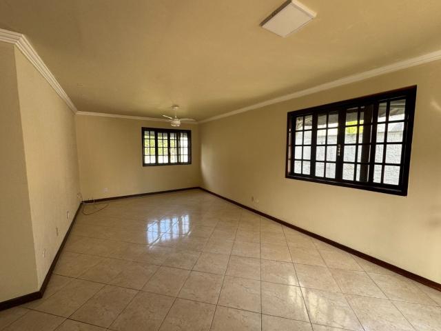Casa para Aluguel com 4 quartos, 163 m² por R$ 6.000