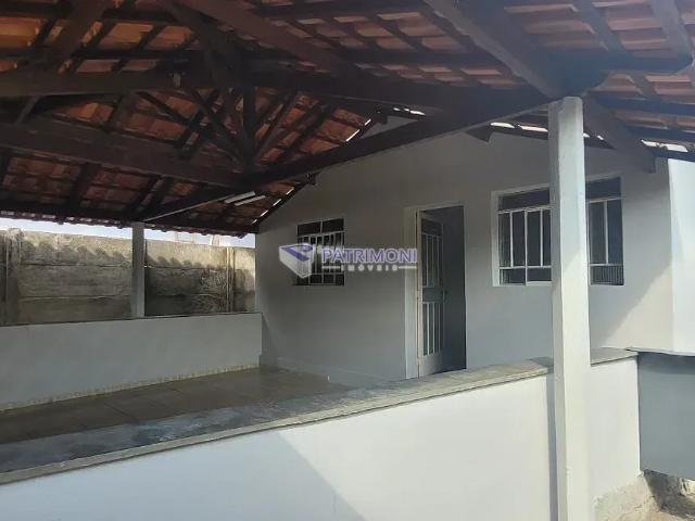 Casa para Aluguel com 4 quartos, 120 m² por R$ 1.500