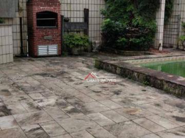 Casa para Aluguel com 4 quartos, 248 m² por R$ 8.800