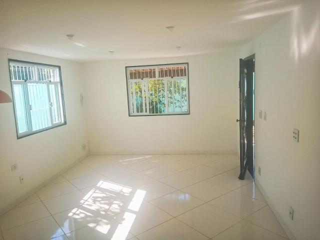 Casa para Aluguel com 4 quartos, 251 m² por R$ 4.200