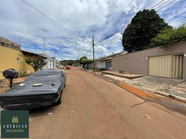 Casa para Aluguel com 4 quartos, 200 m² por R$ 2.200