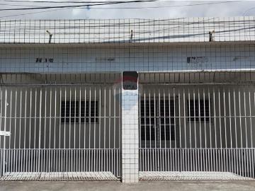 Casa para Aluguel com 4 quartos, 200 m² por R$ 3.000