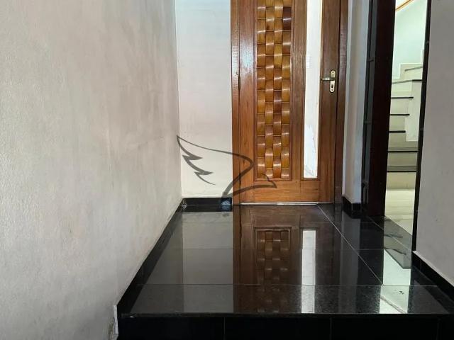 Casa para Aluguel com 4 quartos, 204 m² por R$ 3.400