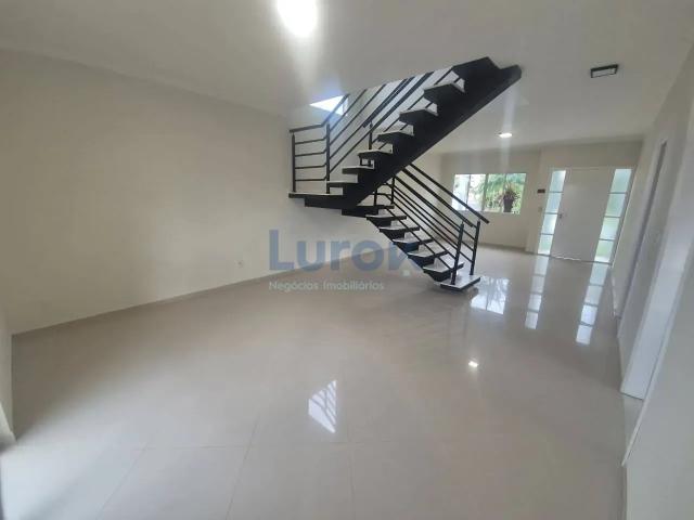 Casa para Aluguel com 4 quartos, 210 m² por R$ 6.500