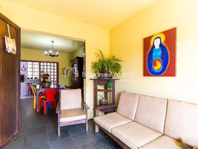 Casa para Aluguel com 4 quartos, 214 m² por R$ 7.500