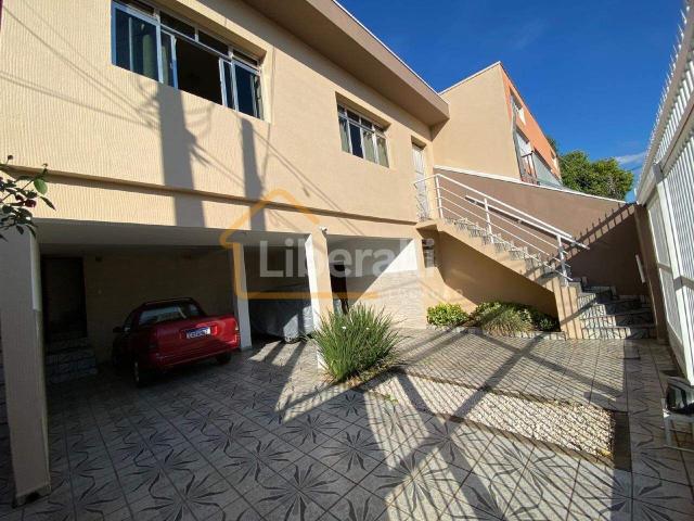 Casa para Aluguel com 4 quartos, 220 m² por R$ 4.694