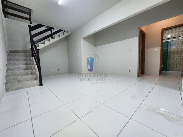 Casa para Aluguel com 4 quartos, 230 m² por R$ 4.445