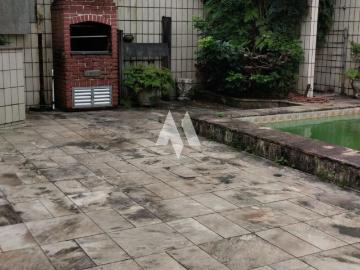 Casa para Aluguel com 4 quartos, 239 m² por R$ 9.660