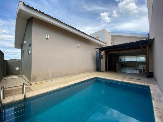 Casa para Aluguel com 4 quartos, 360 m² por R$ 6.000