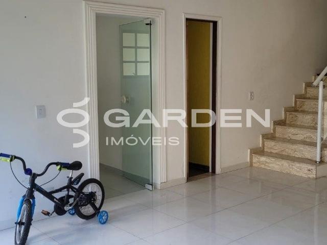 Casa para Aluguel com 4 quartos, 380 m² por R$ 10.000