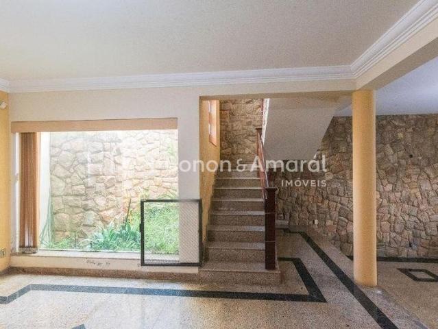 Casa para Aluguel com 4 quartos, 380 m² por R$ 5.910