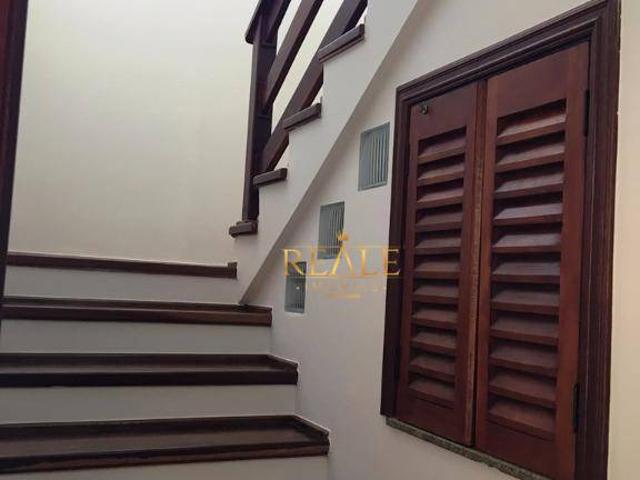 Casa para Aluguel com 4 quartos, 300 m² por R$ 8.811