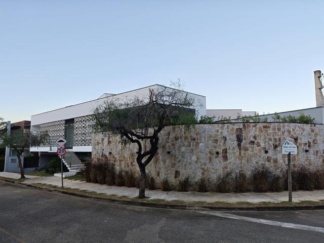 Casa para Aluguel com 4 quartos, 302 m² por R$ 13.000