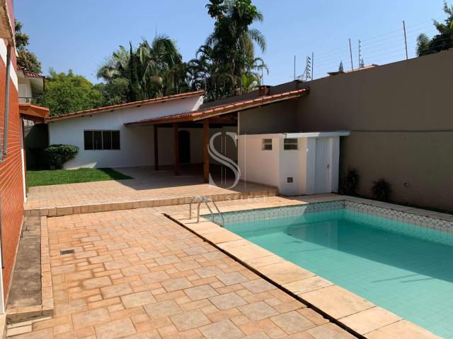 Casa para Aluguel com 4 quartos, 450 m² por R$ 8.500