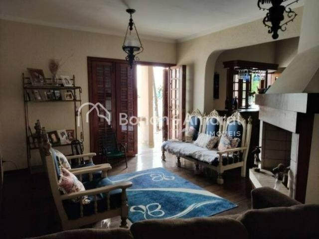 Casa para Aluguel com 4 quartos, 468 m² por R$ 13.500