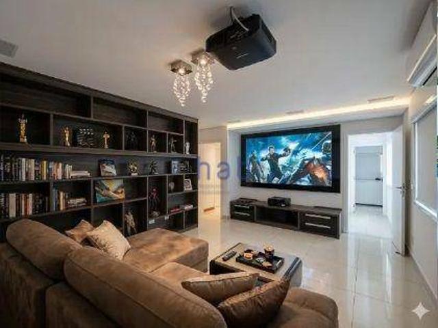 Casa para Aluguel com 4 quartos, 520 m² por R$ 15.000