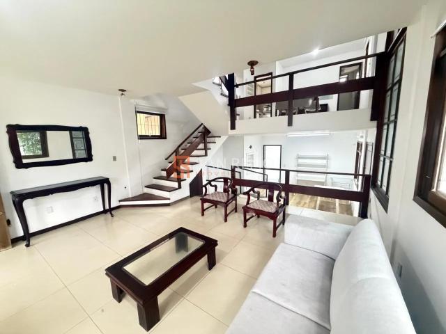 Casa para aluguel com 5 quartos, em Itacorubi com 260 m²