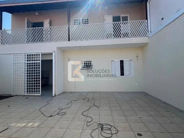 Casa para Aluguel com 5 quartos, 240 m² por R$ 5.500