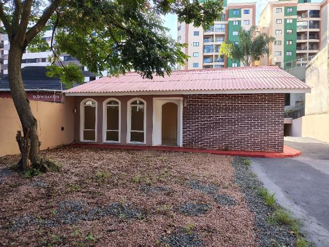 Casa para Aluguel com 5 quartos, 245 m² por R$ 5.000