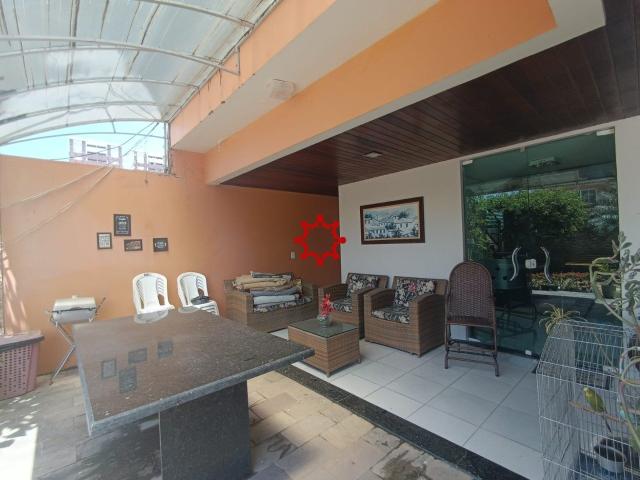 Casa para Aluguel com 5 quartos, 360 m² por R$ 8.000