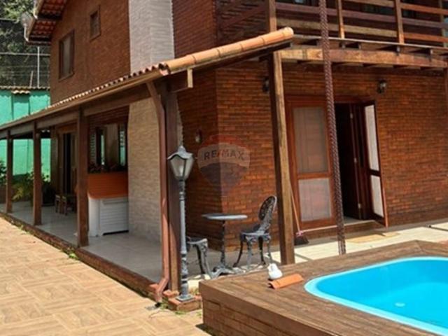 Casa para Aluguel com 5 quartos, 300 m² por R$ 8.500