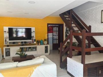 Casa para Aluguel com 5 quartos, 300 m² por R$ 8.500