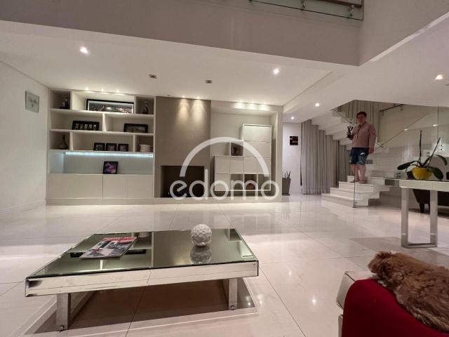 Casa para Aluguel com 5 quartos, 589 m² por R$ 21.000