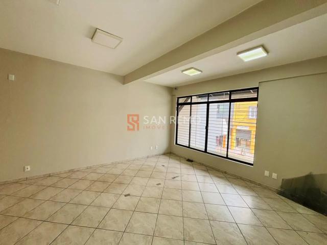 Casa para aluguel com 8 quartos, em Centro com 353 m²