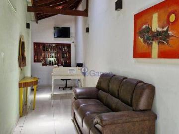 Casa para Aluguel com 8 quartos, 180 m² por R$ 15.000