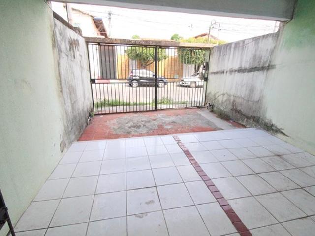 Casa para Aluguel no bairro Tauape