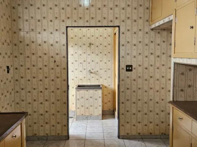 Casa para aluguel possui 262 metros quadrados com 4 quartos