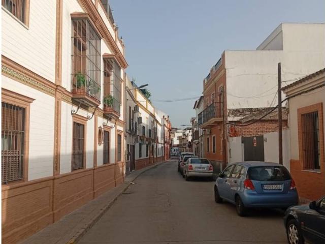 Casa para derribo en el centro de Camas Sevilla
