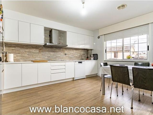¡CASA para ENTRA a VIVIR con TERRENO en Ardaña Carballo por 299.990€!