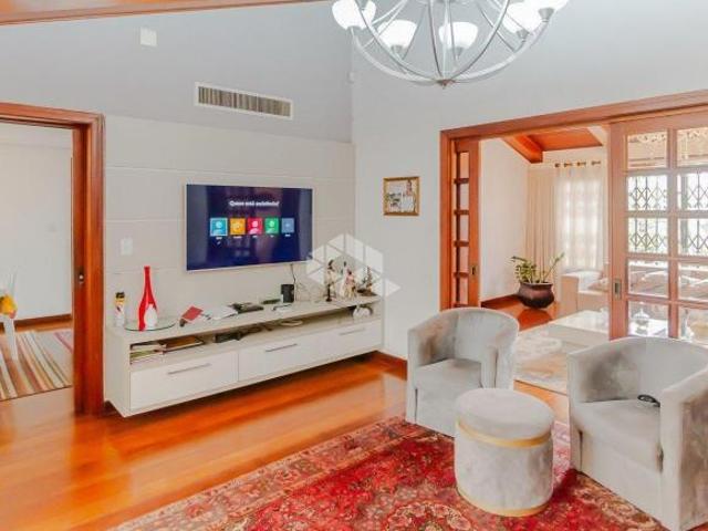 casa para familia toda nos 3 figueiras, uma quadra do colégio Farroupilha